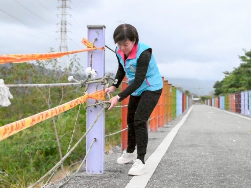 吉安鄉木瓜溪自行車道護欄遭竊