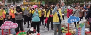 志願服務協會掃街維護花蓮市門面