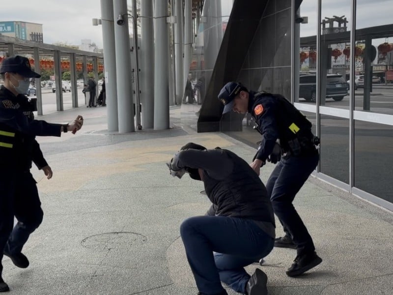 鐵警花蓮分局結合車站超商防搶演練