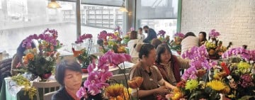 民宿業者們迎春「插花體驗」活動  象徵馬到福臨、馬到成功