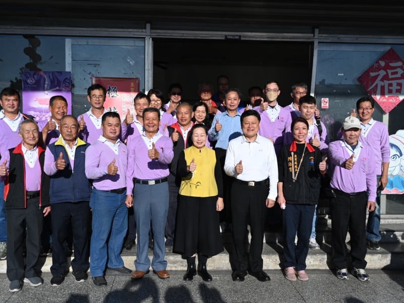 徐榛蔚視察花蓮縣蔬菜運銷合作社拜早年 確保年節蔬菜供貨穩定與守護民眾食安
