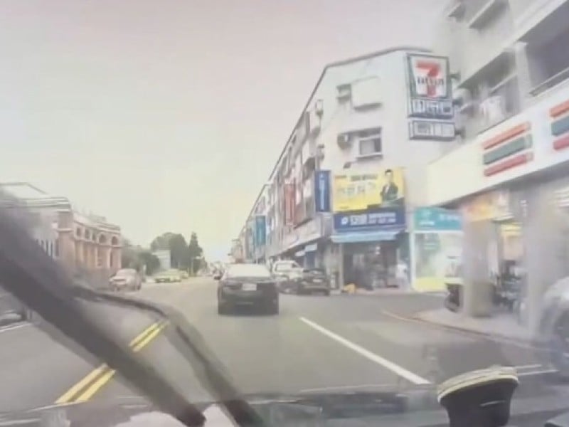 警開道「壅車50分鐘變10分鐘」抵醫院 ! 61歲男部落春節聚會 疑心臟病發妻急駕車