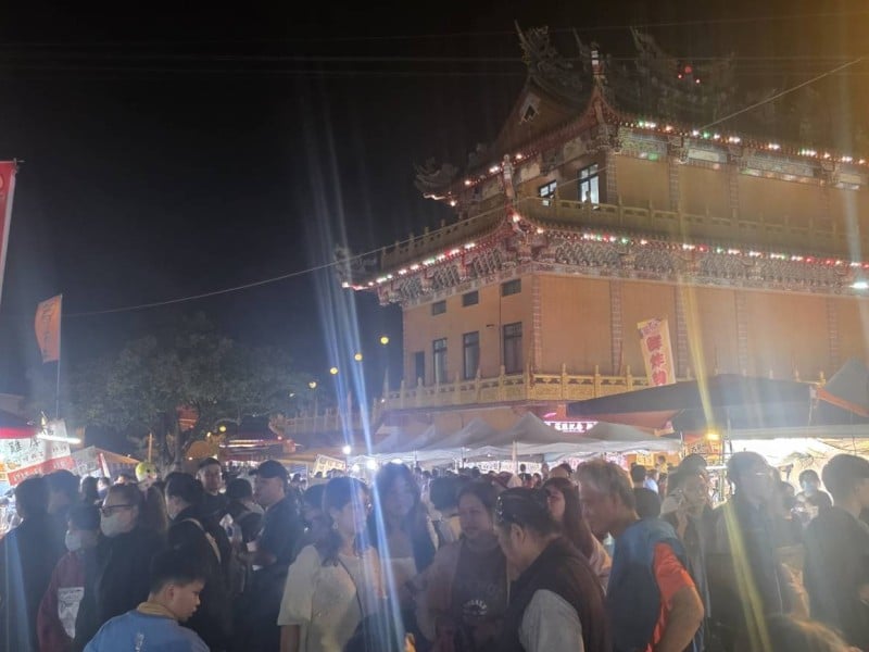 正月初九「天公生」湧人潮  新城保安宮香火鼎盛 周邊道路一度壅塞