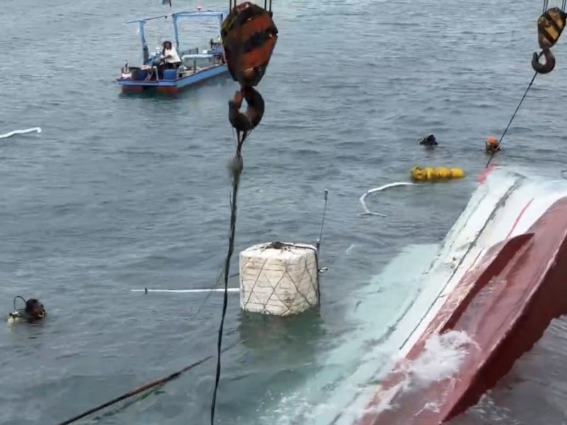 富岡船隻傳外海翻覆 ! 船長、2外籍員受傷、失溫 今導正船隻疑油汙外漏