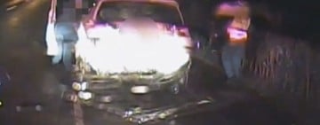 加油站旁夜間車禍 2人送醫