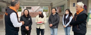 旅外鄉親化身「及時雨」! 李美蘭資助11校富里低收學童 獎助金4,800 元/ 人、文具組