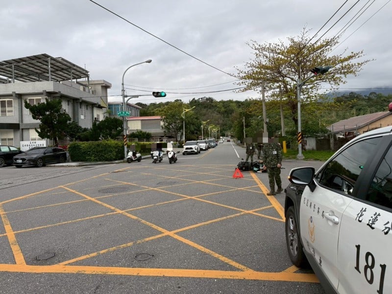 府後、瑞美路口汽機車相撞 騎士挫傷送醫