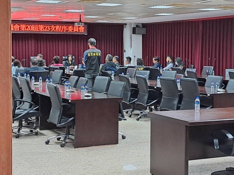 議會臨時會開議前 府會先開「閉門會」