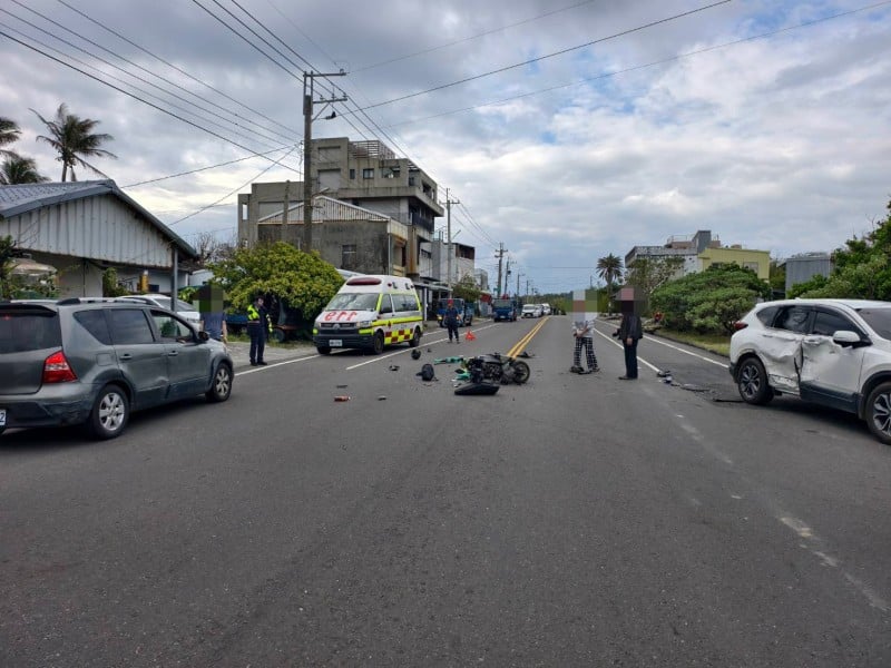 台東卑南往市區路口重大車禍　轎車左轉撞直行機車騎士重傷送醫
