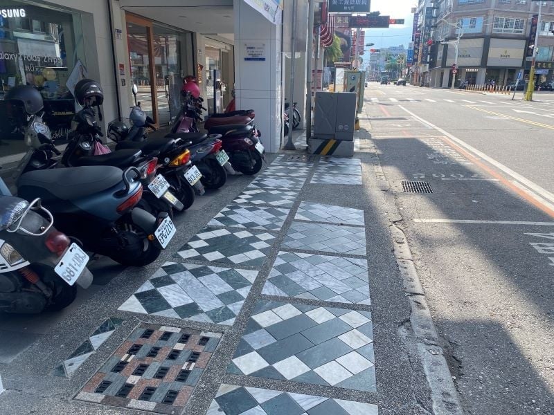 修正「花蓮縣公有收費停車場管理自治條例」只針對汽車非機車