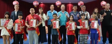 獎助學金發放 ! 鳳林表揚28位優秀學子