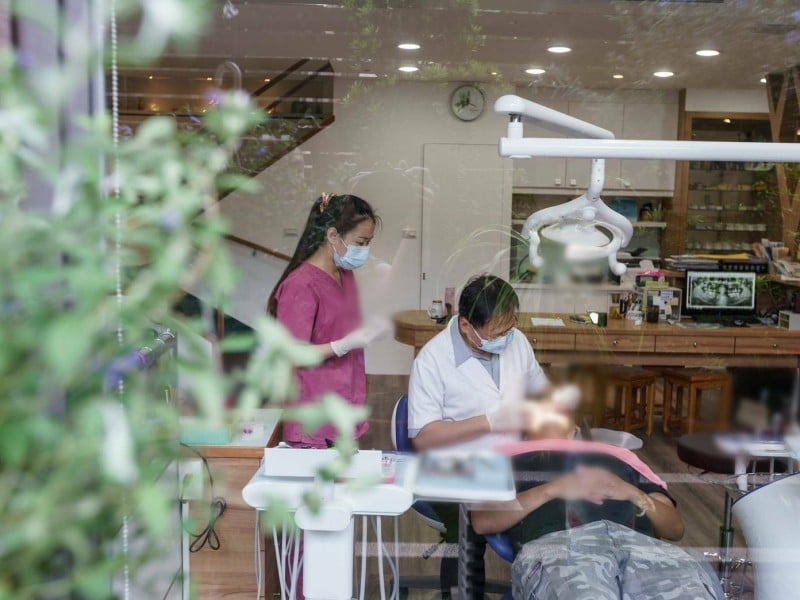 花蓮縣115年「中低收入老人假牙補助」開始申請！最高補助4.4萬元 待預算通過後可望擴大補助