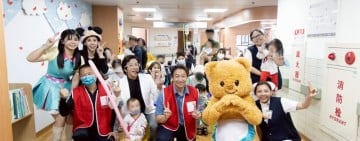 魏嘉賢偕愛花蓮基金會前進慈濟病房