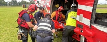 女子烏岩角攀岩摔落骨折 黑鷹馳援救出