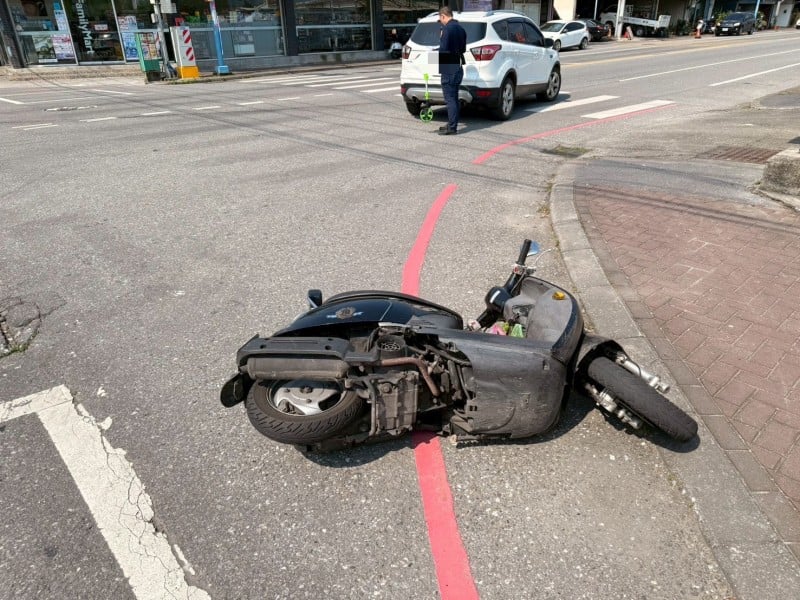 游淑貞吉安路口車禍擦撞機車　女騎士輕傷　警方調查肇因中