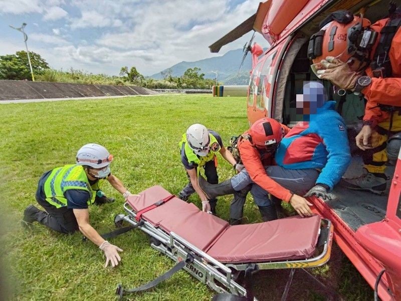 黑鷹馳援馬博拉斯山屋救出摔傷山友