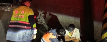 男酒醉路倒傷臉有血跡 暖警即救援、救護送醫