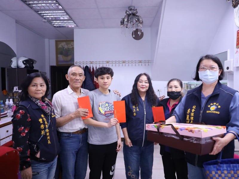 新城鄉突發事件造成3名鄉親受傷 鄉長何禮臺啟動關懷機制發放慰問金