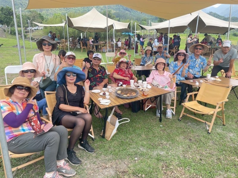 茶香咖韻飄六十石山下