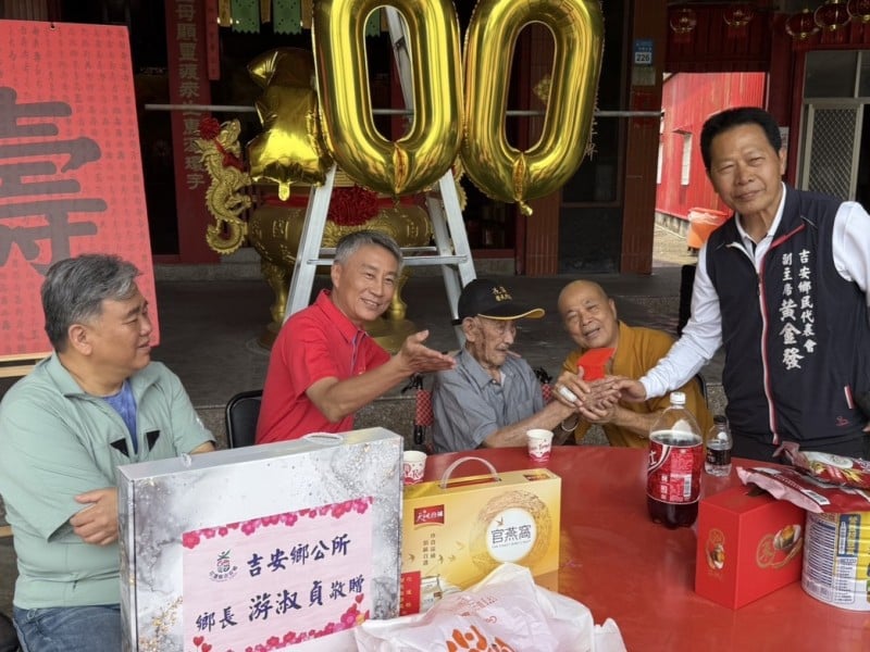 百歲榮光溫暖光華！吉安副主席黃金發賀人瑞壽辰 袍澤情深傳遞敬老關懷