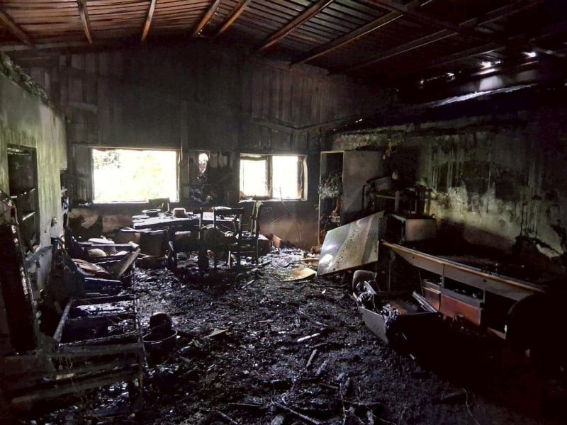 光華村祝融屋內付之一炬 鄉長游淑貞第一時間趕赴現場慰問