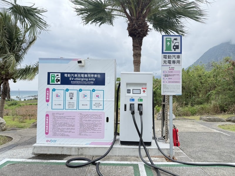 都歷遊客中心台11線旁「電動車充電樁」啟用