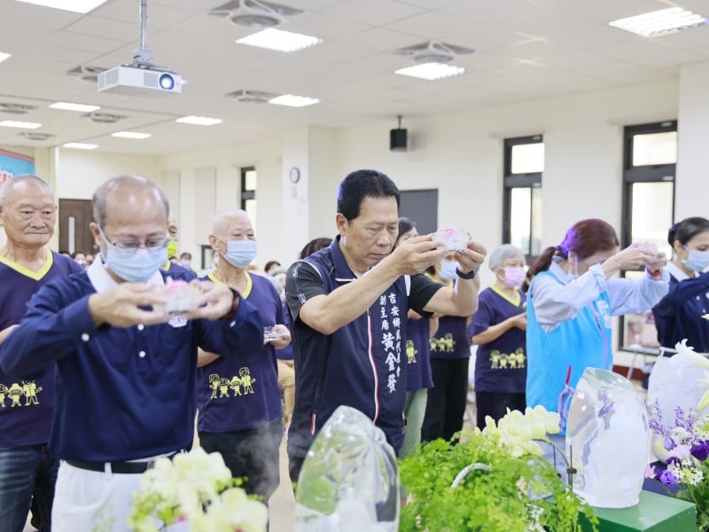 慈濟慶豐浴佛祈福溫馨登場　黃金發感念親恩盼吉安祥和安康
