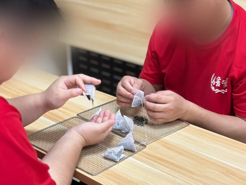 社區日間作業設施再添新據點: 信實「木易五餅二魚居」小作所啟動  香草療癒結合技能培力　打造身障自立新模式