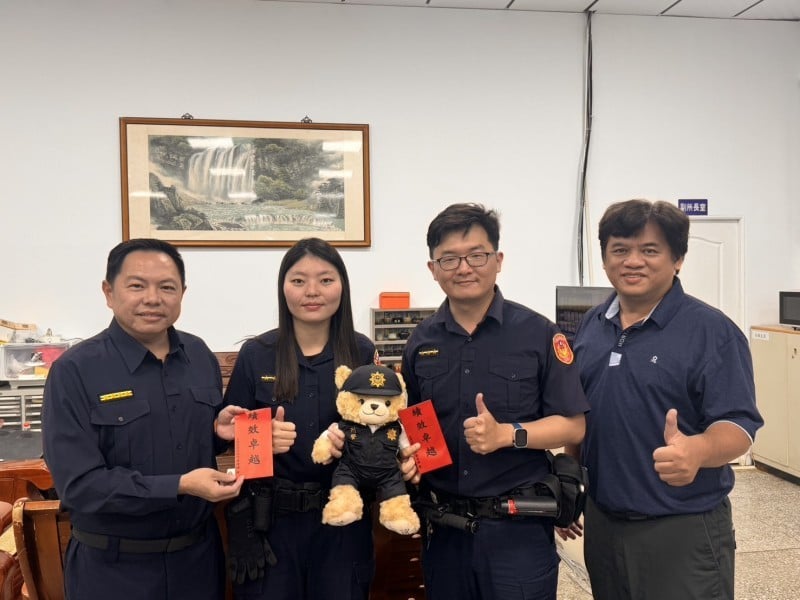 警方與郵局及時攔住老婦人血汗錢遭詐騙