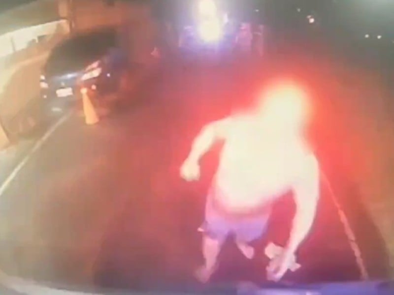 男子遭持刀砍傷 送醫時竟欲攻擊警消