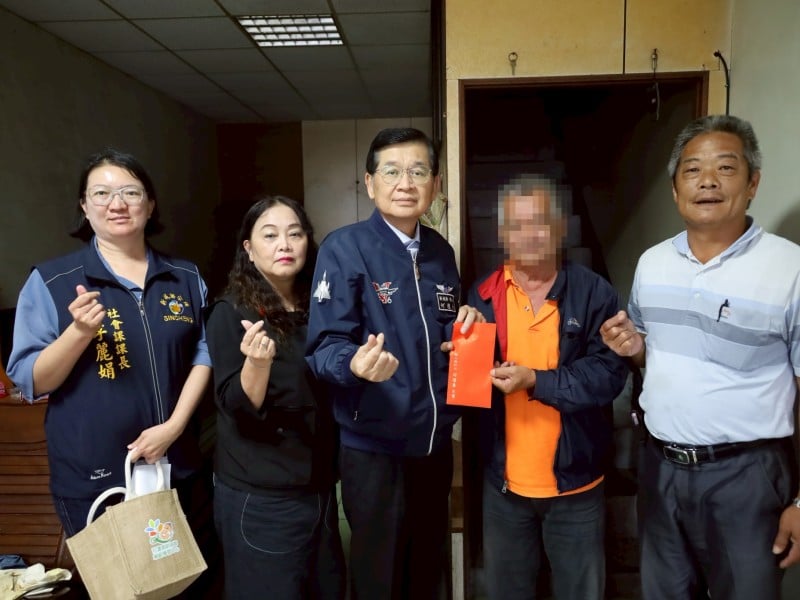 一段讓人感動的手足情，一份我們不能缺席的關懷  新城鄉長何禮臺與鄉親攜手面對困難，幫助鄉親走過風雨