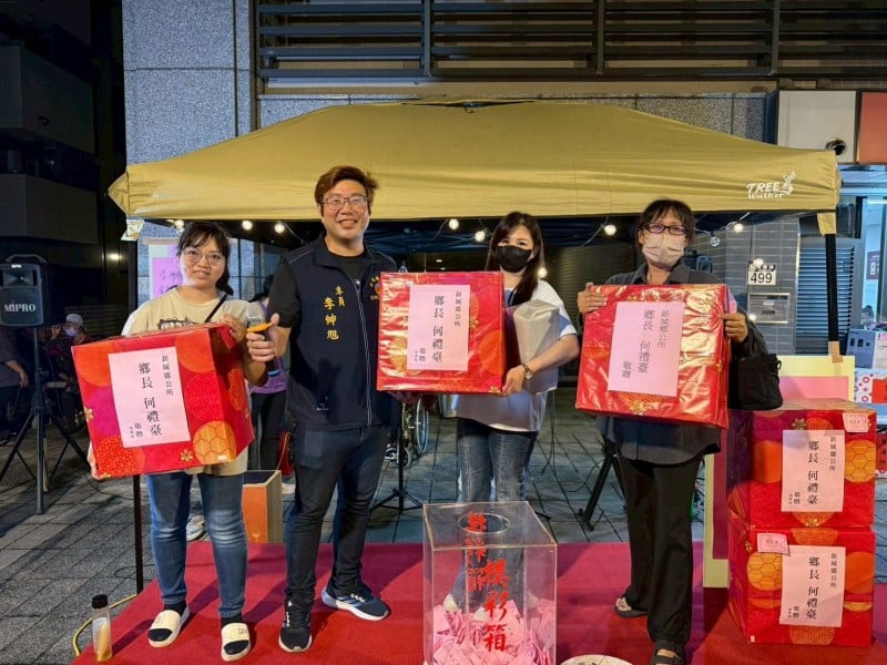青年住宅週三夜市「幸運之夜」熱鬧登場幸運大獎開出掀高潮 更有火舞表演點亮北埔春夜
