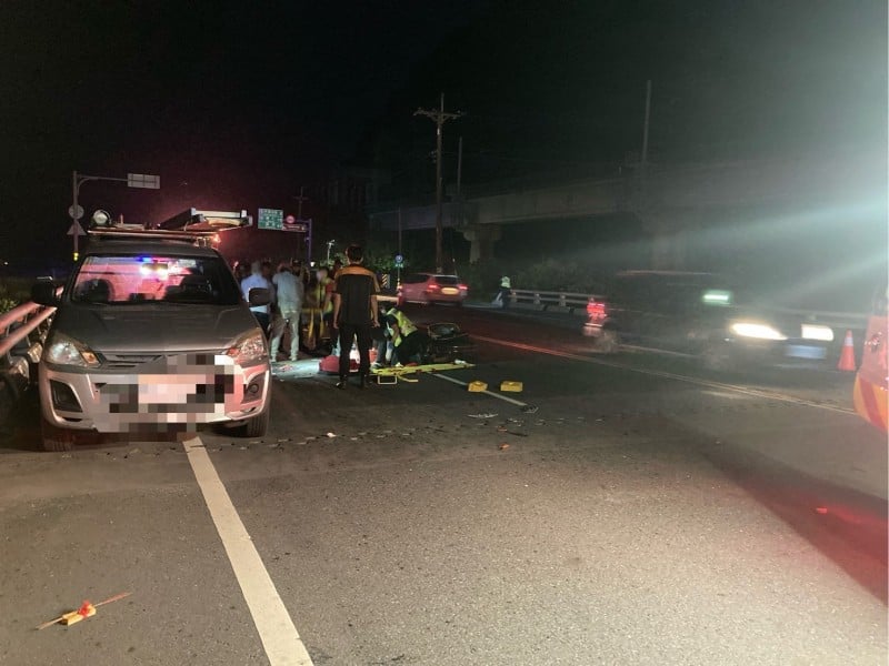台9線大武段晚間重大車禍　機車雙載撞路邊車輛　2人OHCA送醫搶救