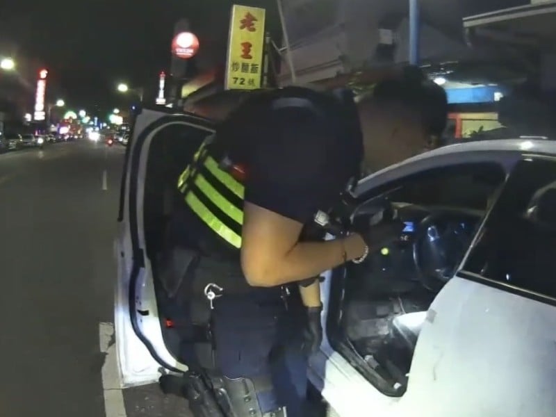 「吉安警深夜接力攔查 鷹眼連逮2名「喪屍菸彈」毒犯」