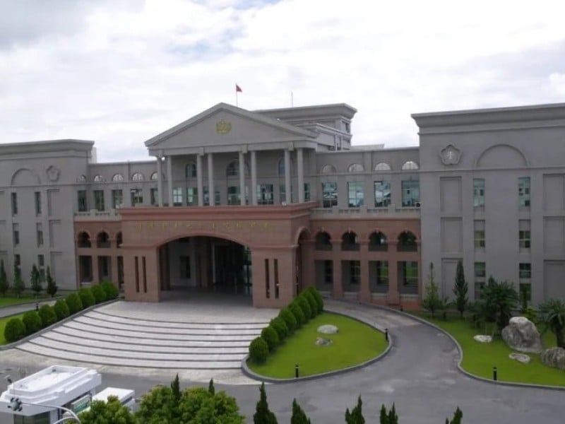【鹿野民宿詐團機房案】高院撤銷原裁定 台東地院重開羈押庭 8被告全數羈押禁見