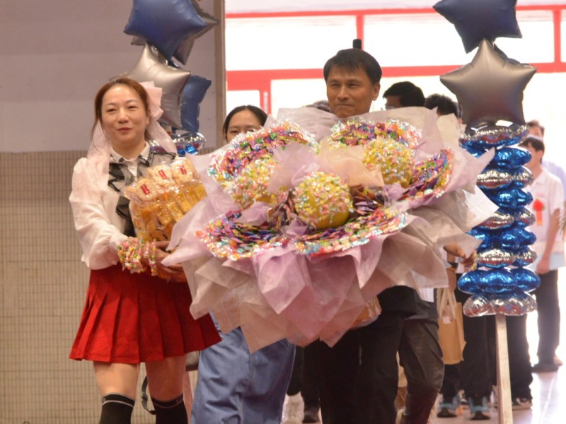 花蓮高工115級畢業典禮　以AI為翼，航向未來