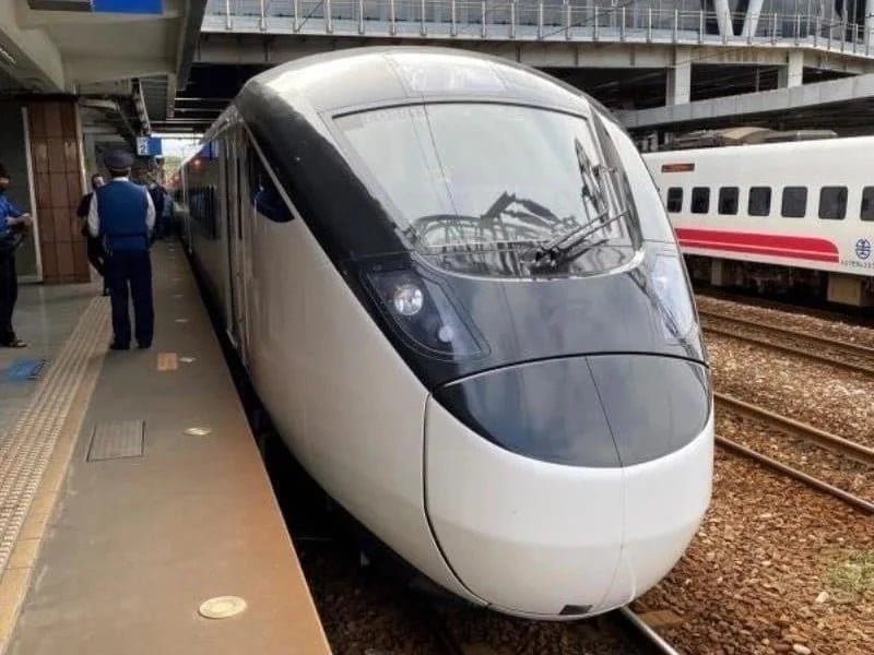 列車長遭大蜈蚣咬傷送醫　台鐵241次自強號花蓮站延誤開車
