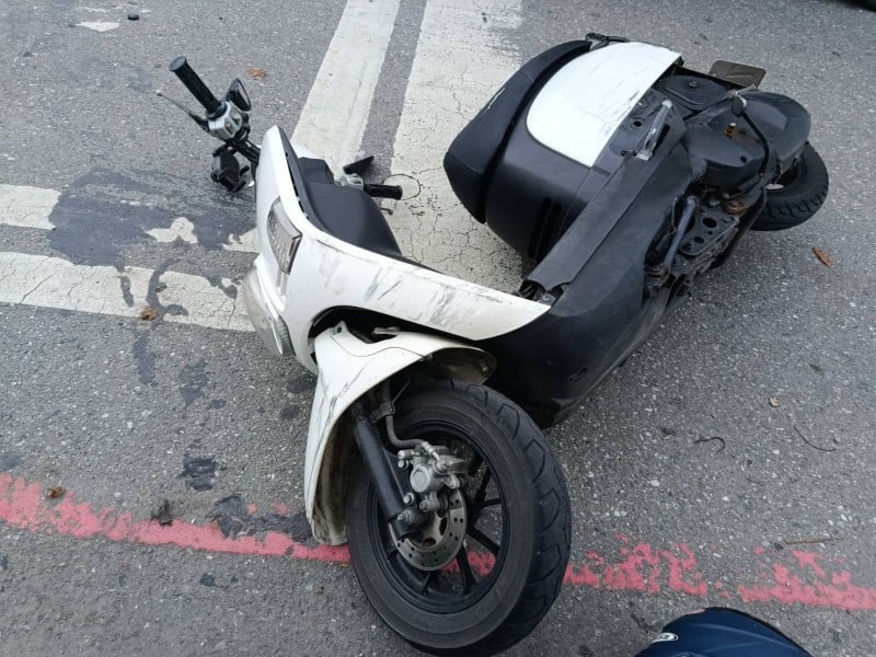 學生機車撞毀急期末考吉安警暖心載送助赴考