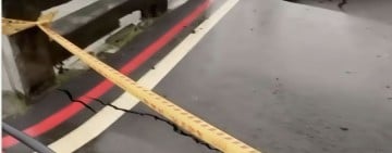 豪雨狂炸！屏東潮州「鹿寮橋」斷兩截塌陷 驚險爆胎車幸運脫困