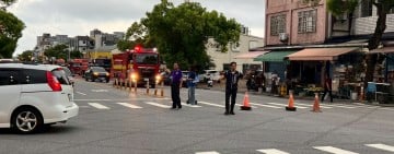 黃金發路過工廠火警現場 主動協助疏導交通 維持救災動線順暢
