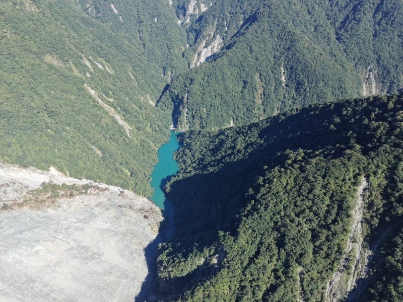 萬里溪堰塞湖水位上升無明顯滲流