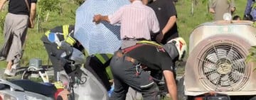 釋迦園驚傳老農「壓農藥噴灌車底」消防、農民合力抬車搶救 仍宣告不治