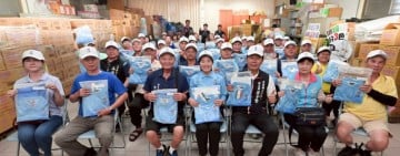 吉安鄉千餘名環保志工換發新制服 游淑貞致敬守護鄉容的英雄