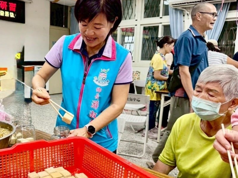吉安社區研習  傳承水果豆腐乳好味道 游淑貞和百餘名鄉親共學  凝聚社區情誼