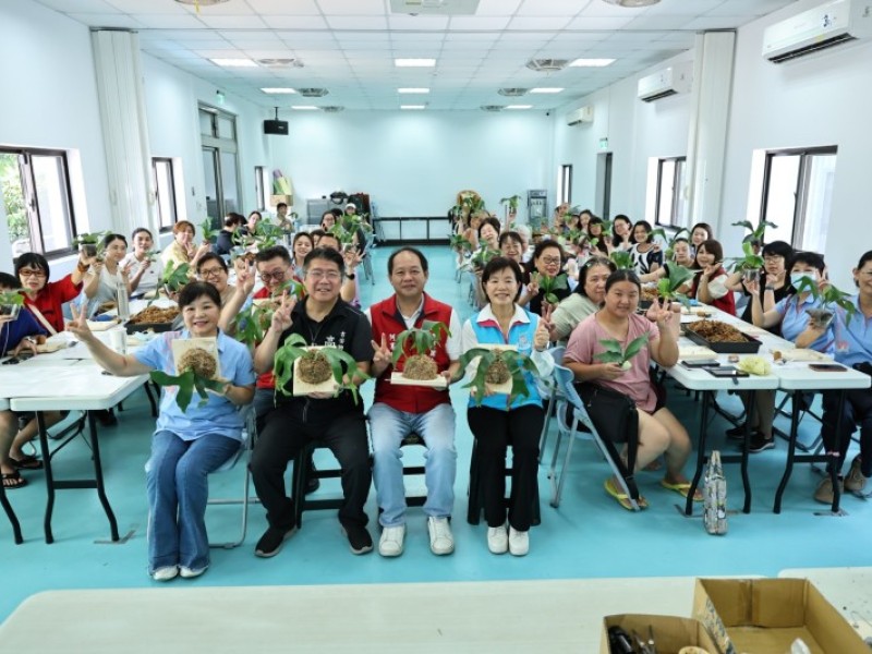 吉安好客藝術村迎來 「鹿角蕨手作植栽體驗」 游淑貞和鄉親一起感受療癒氛圍
