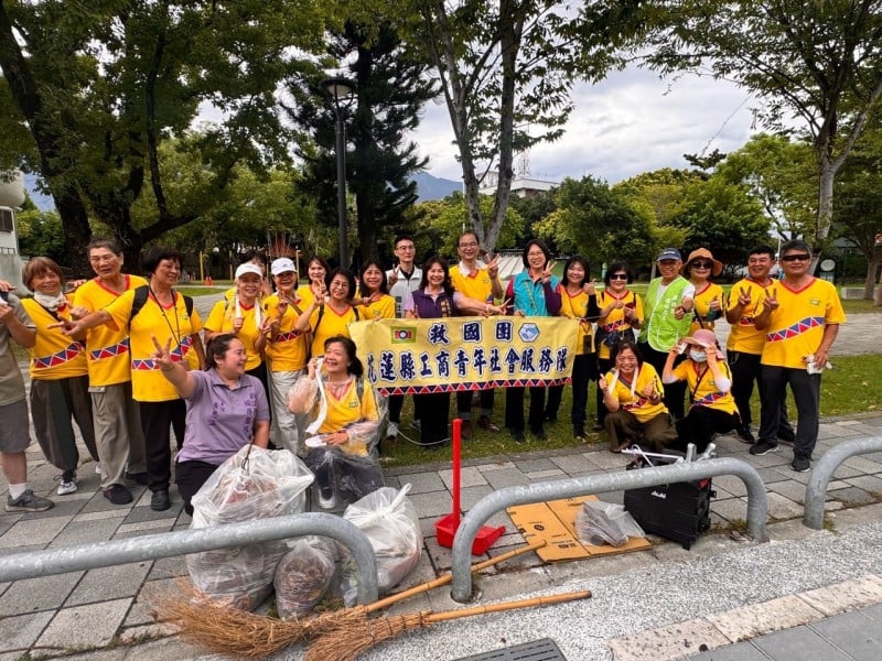 花蓮縣救國團工商青年社會服務隊號召淨園行動　韓林梅身體力行守護花蓮門面