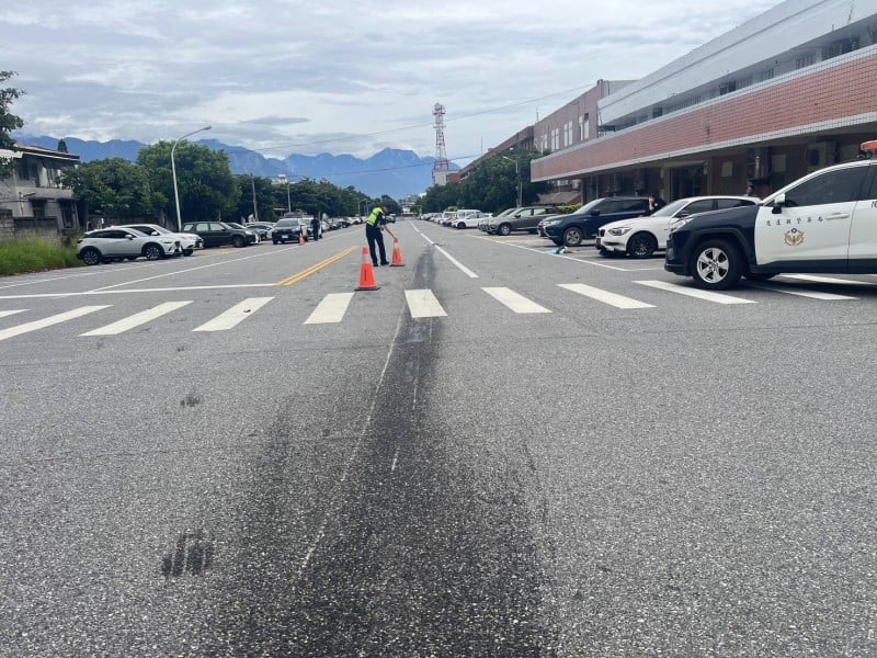 汽機車路口碰撞 騎士全身傷送醫搶救中