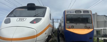 電車線異常拉扯集電弓！台鐵218次列車花蓮停駛　鐵警協助疏導旅客與交通