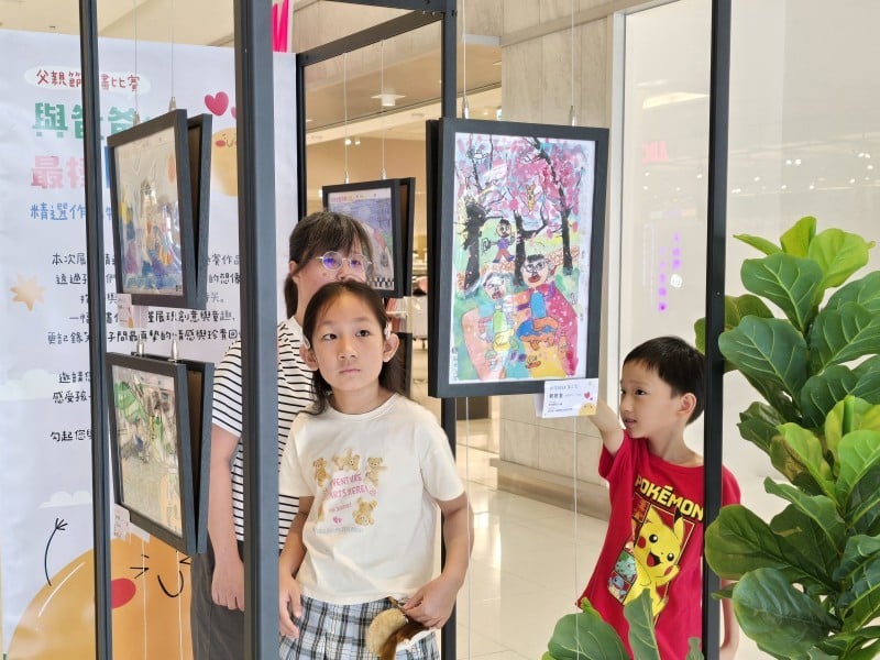 遠百花蓮父親節辦畫展