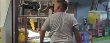 東大門夜市驚傳砸店！男子持鋁棒猛敲炸物攤　遊客嚇得不敢靠近